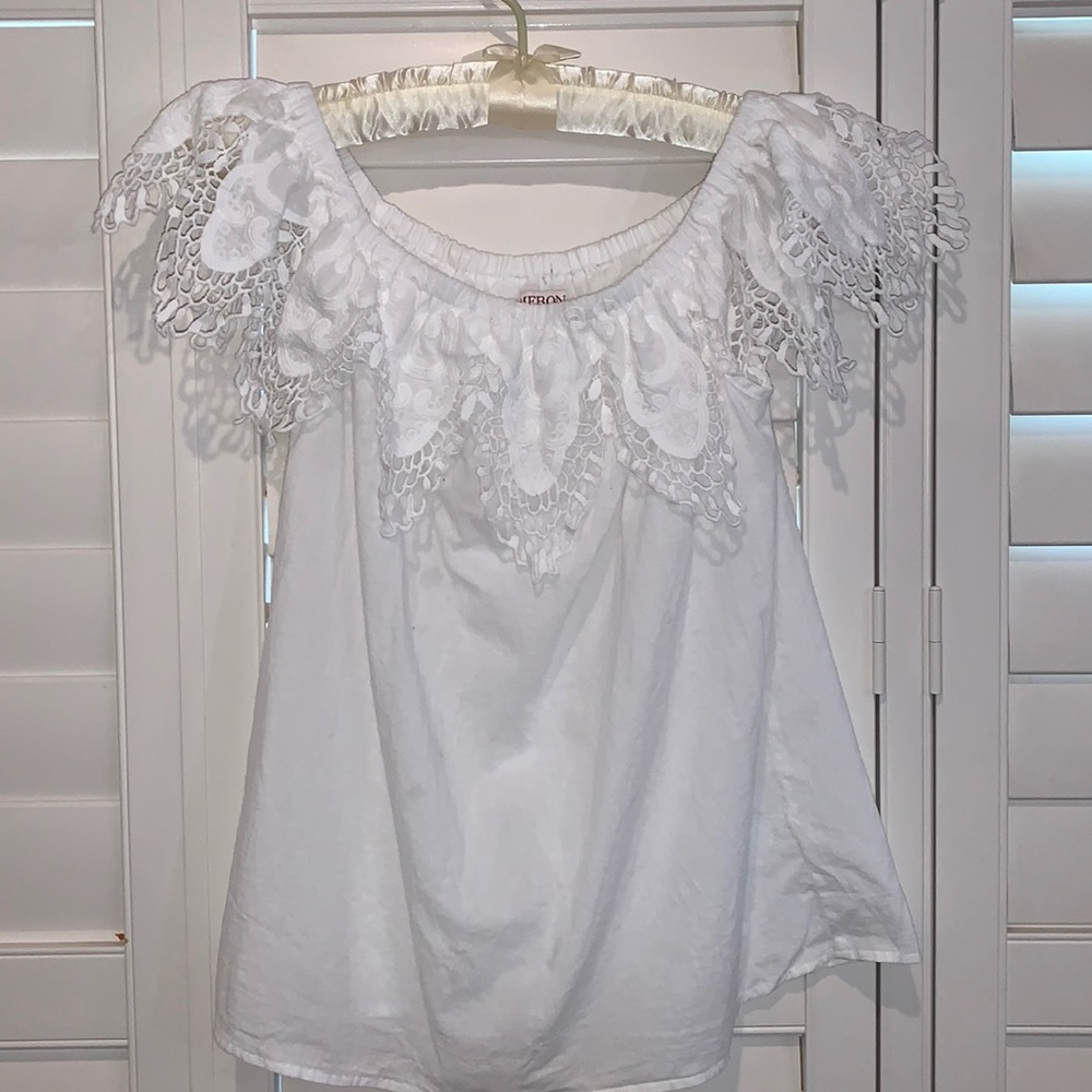 Romantic White lace detailed collar no sleeve Top